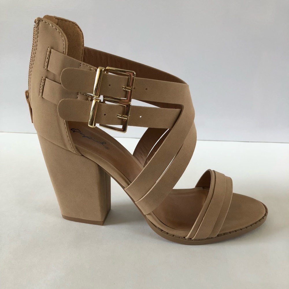 LOST tan sandal